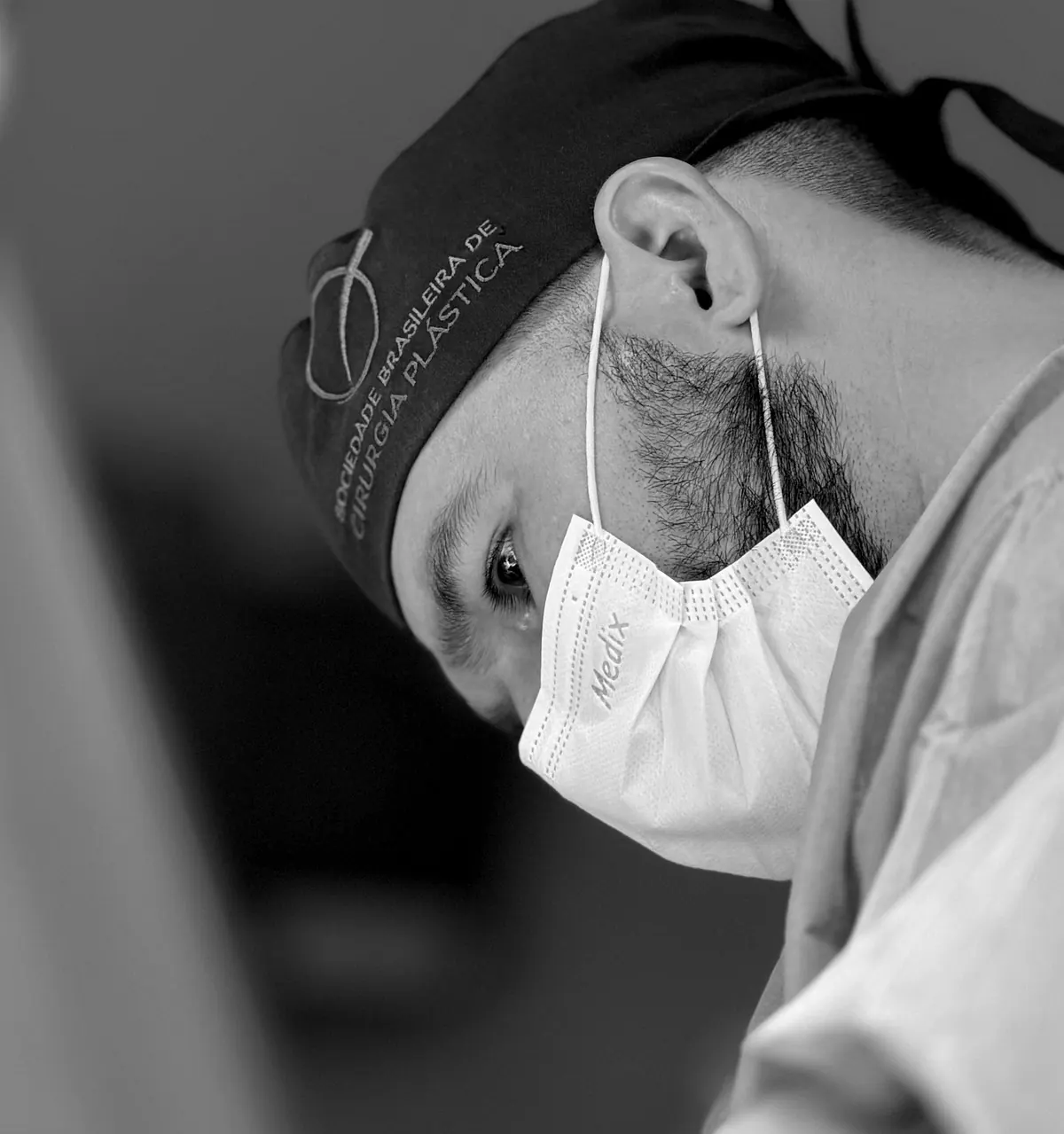 Dr. Kadu Peçanha em cirurgia — SBCP