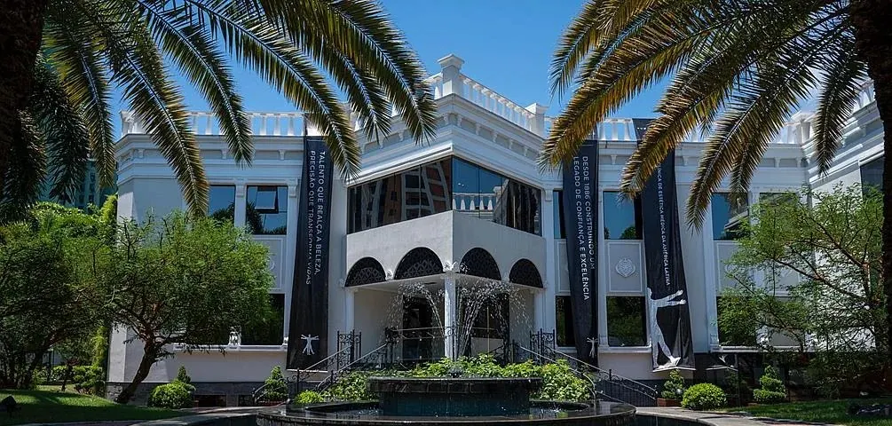 Rio Prime Clinic — fachada e jardim